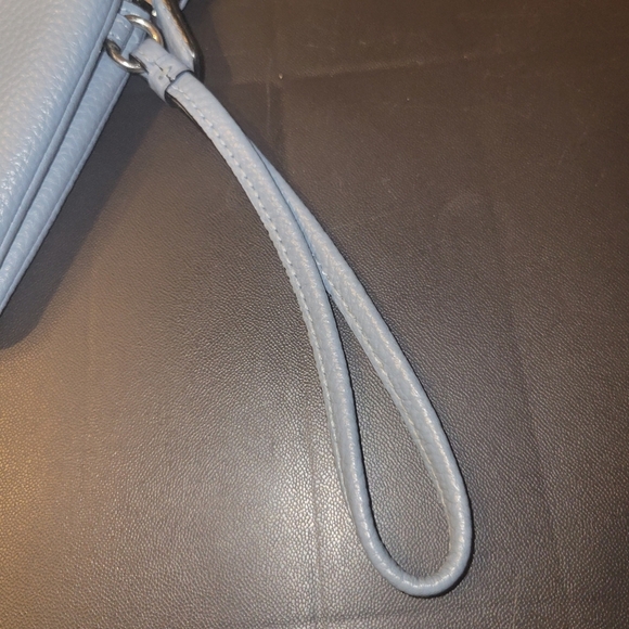 EUC Coach pebbled leather wristlet double zip - Picture 11 of 13